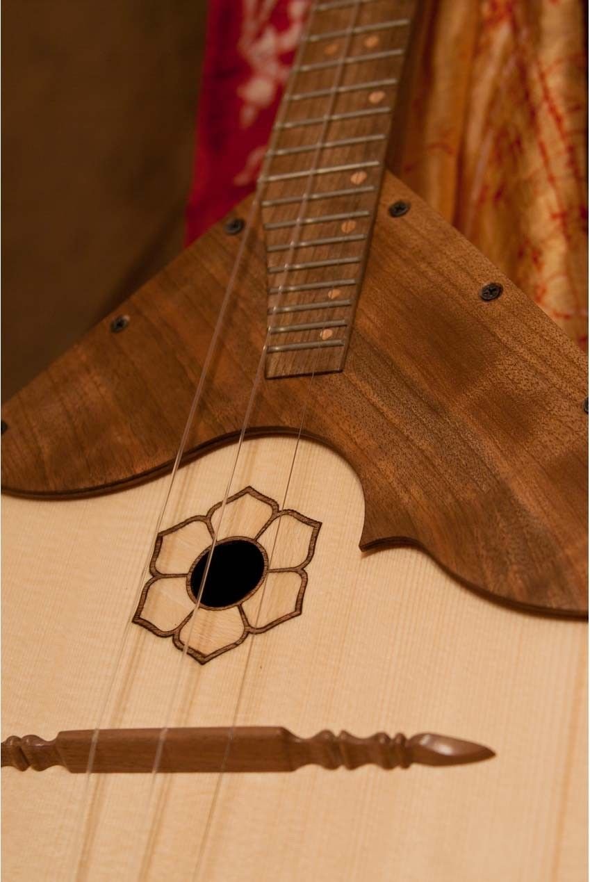 Roosebeck Deluxe Prima Balalaika Walnut Stave Body
