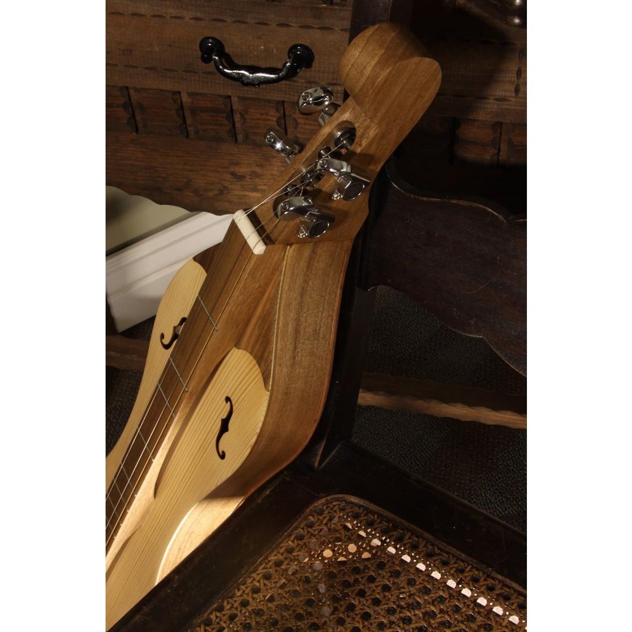ROOSEBECK GRACE MOUNTAIN DULCIMER 4-STRING VAULTED SPRUCE F-HOLES - WALNUT