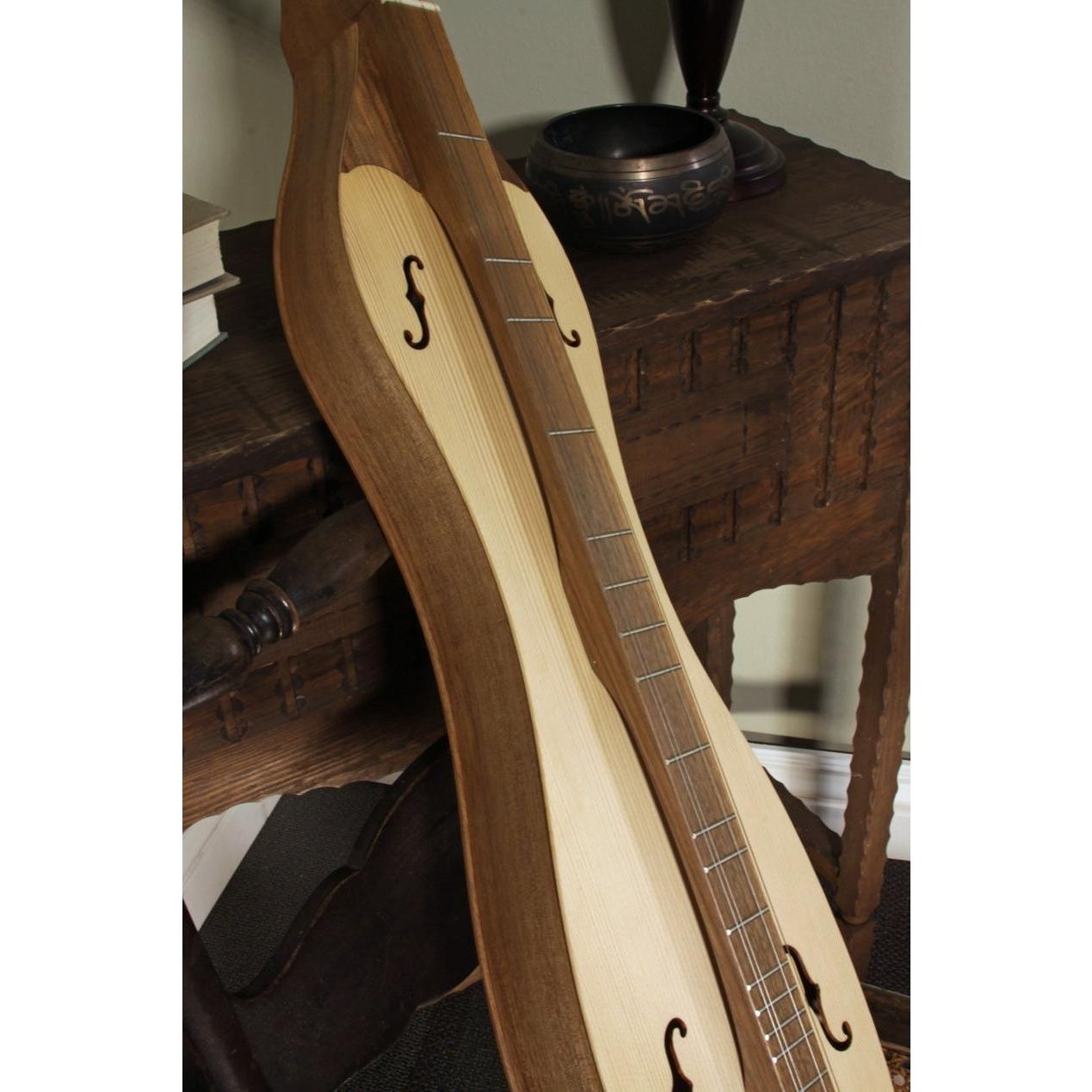 ROOSEBECK GRACE MOUNTAIN DULCIMER 4-STRING VAULTED SPRUCE F-HOLES - WALNUT