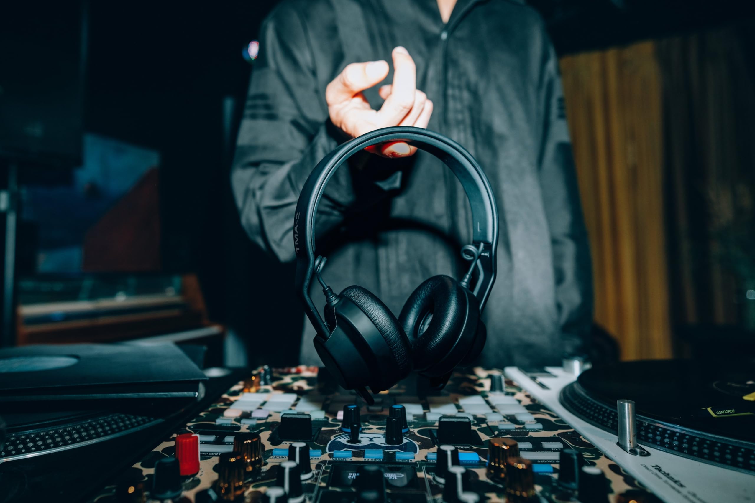 Aiaiai TMA-2 DJ Wireless High Isolation Professional DJ Headphones, Black