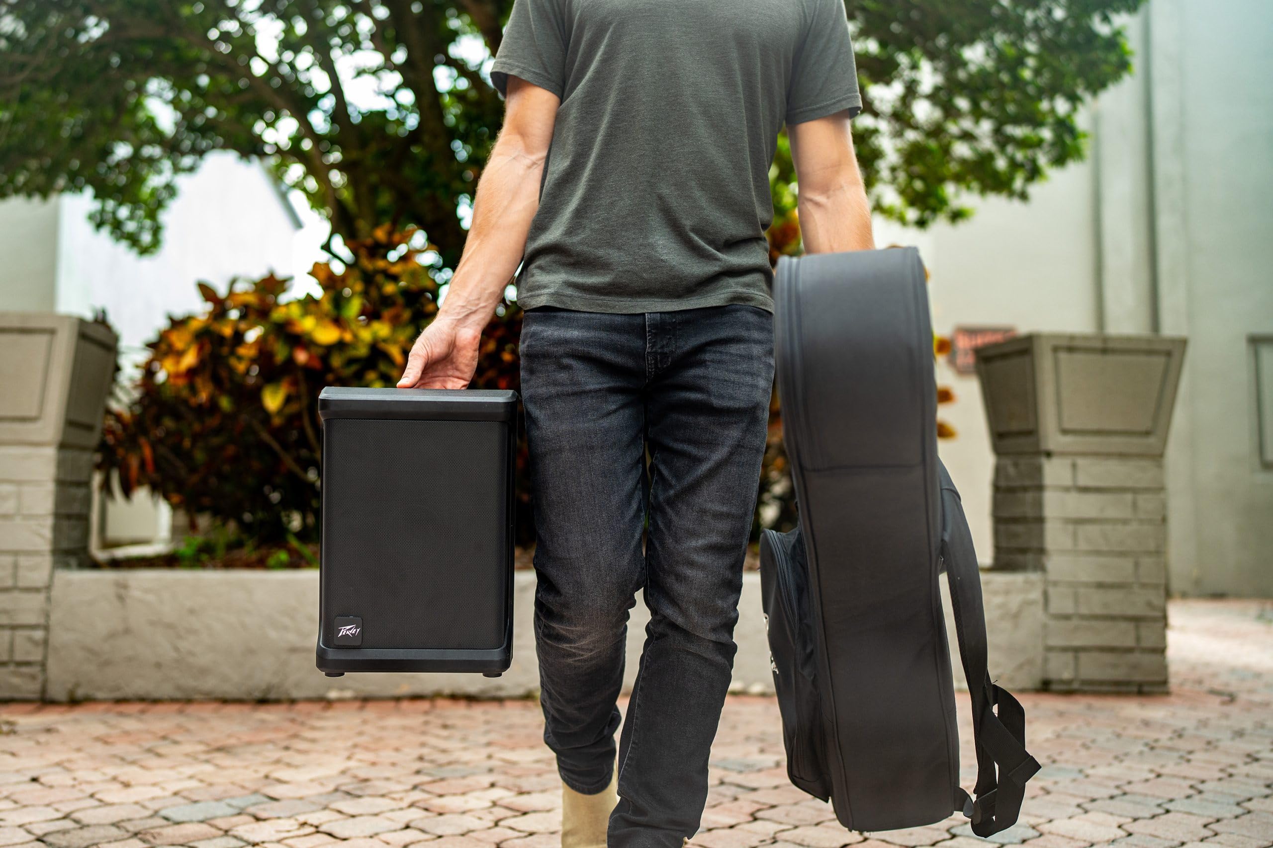 Peavey Solo® Battery Powered Portable PA and Busking Amp, 10-Hour Battery Life, Bluetooth, 4-Channels, Lightweight, Fast Rechargeable Battery, Guitar Input, Reverb Included