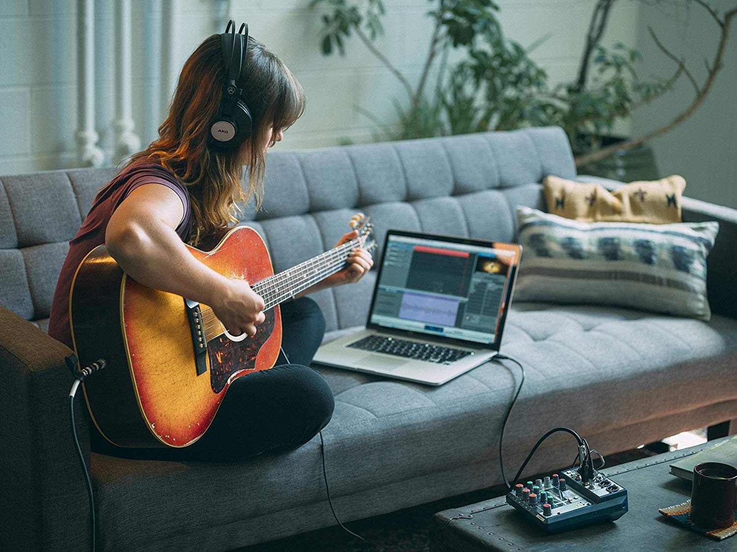 Soundcraft Notepad-5 Small-Format Analog Mixing Console with USB I/O, 5-channel mixer (