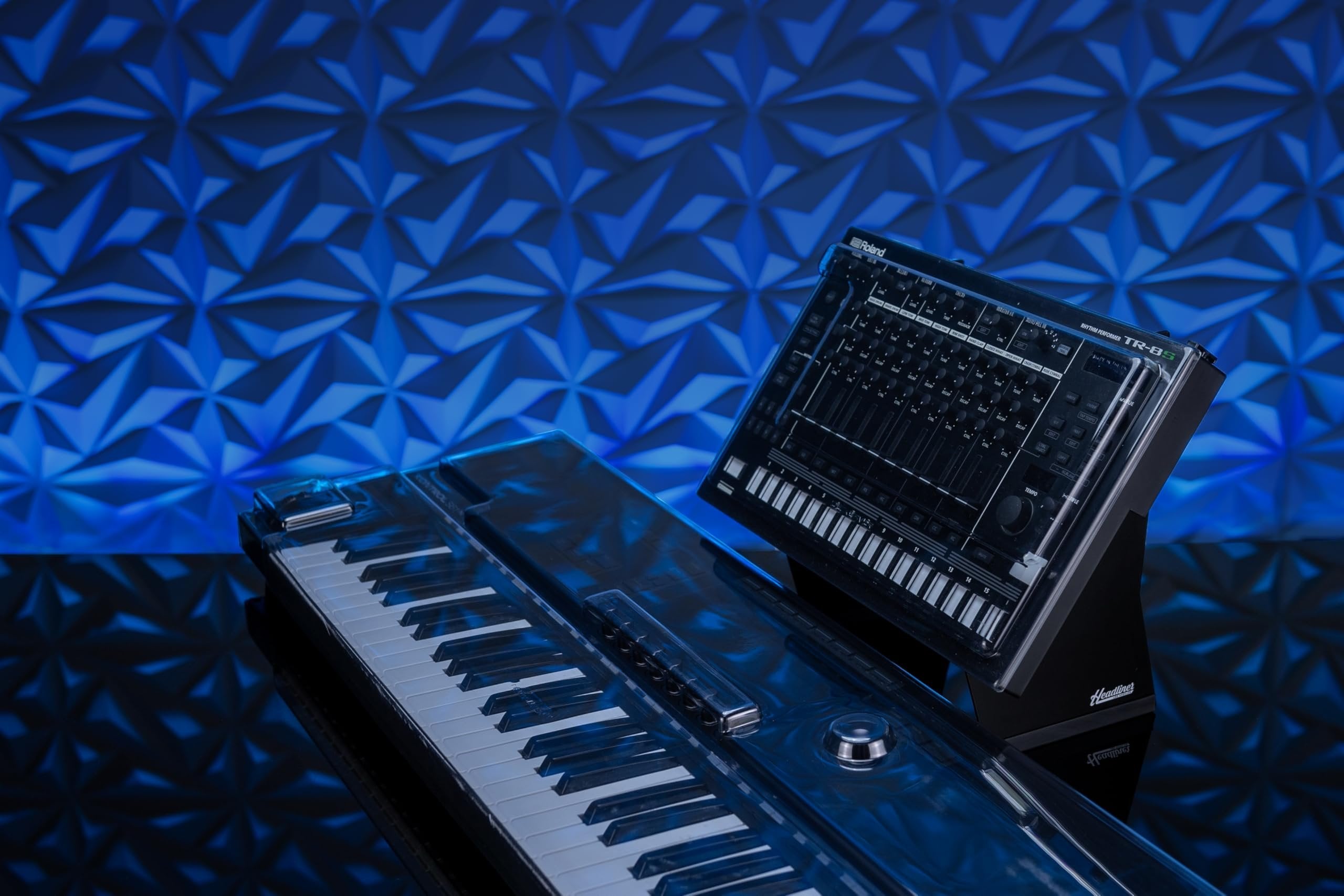Headliner Adjustable Steel Desktop Production Stand; 55˚ Degree Angle; Fits Larger Desktop Synths, Samplers, Effects Modules, Drum Machines and more Music Production Gear for your Studio