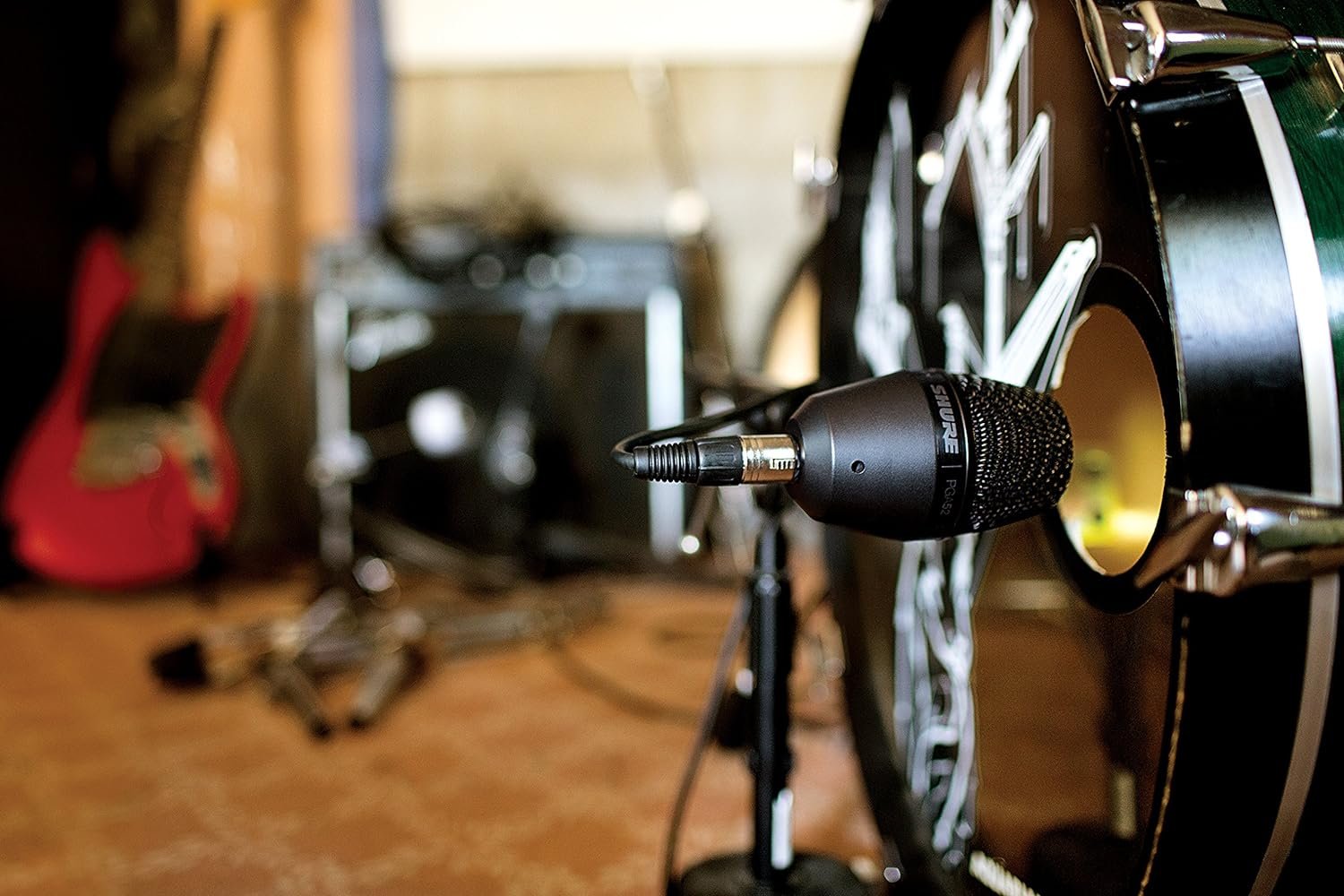 Shure PGA52 Dynamic Microphone - Swivel-Mount Kick-Drum with Cardioid Pick-up Pattern, No Cable (PGA52-LC)