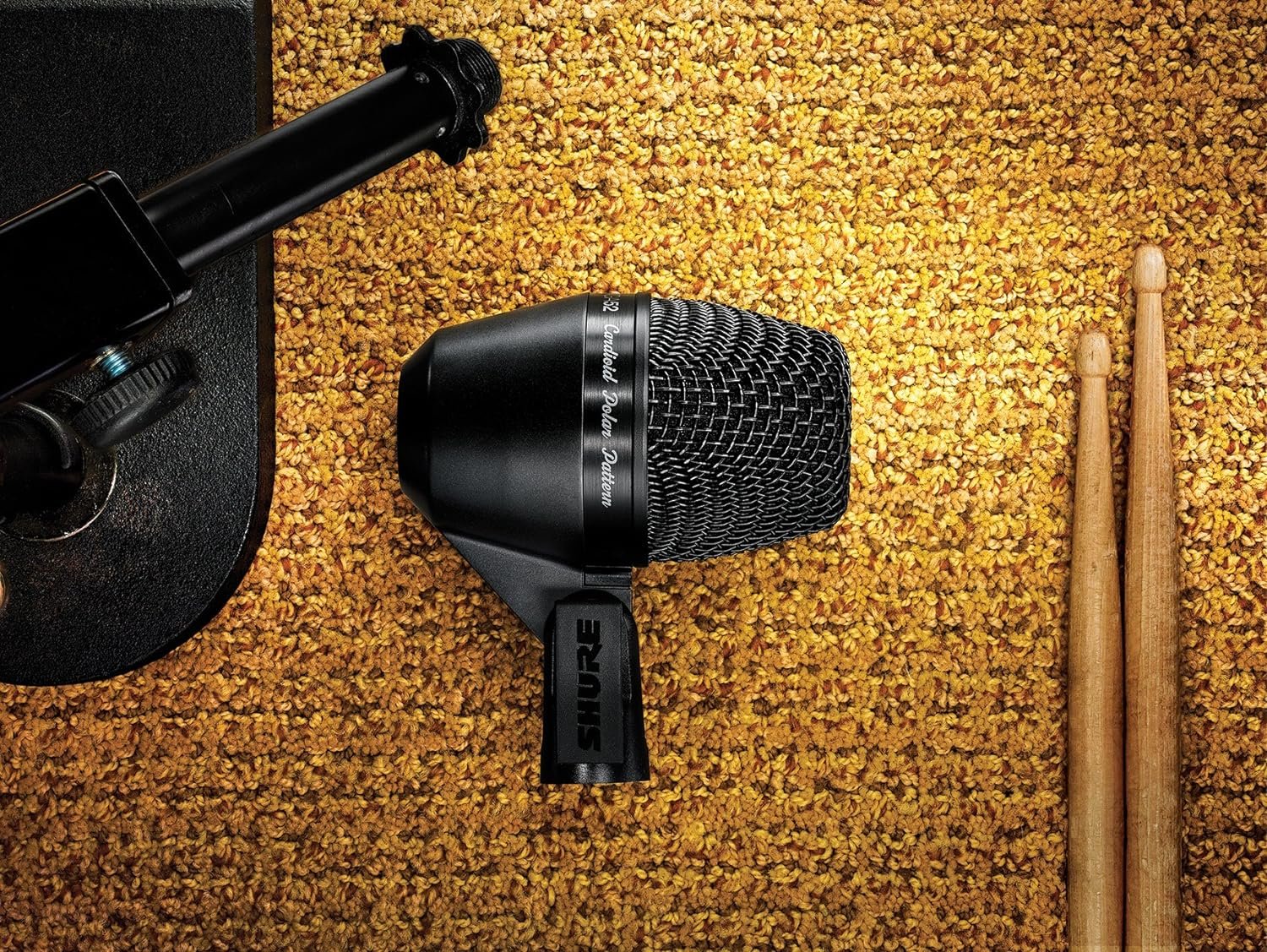 Shure PGA52 Dynamic Microphone - Swivel-Mount Kick-Drum with Cardioid Pick-up Pattern, No Cable (PGA52-LC)